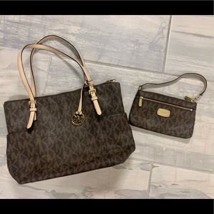 Michael Kors bundle!  Purse and wristlet ❤️